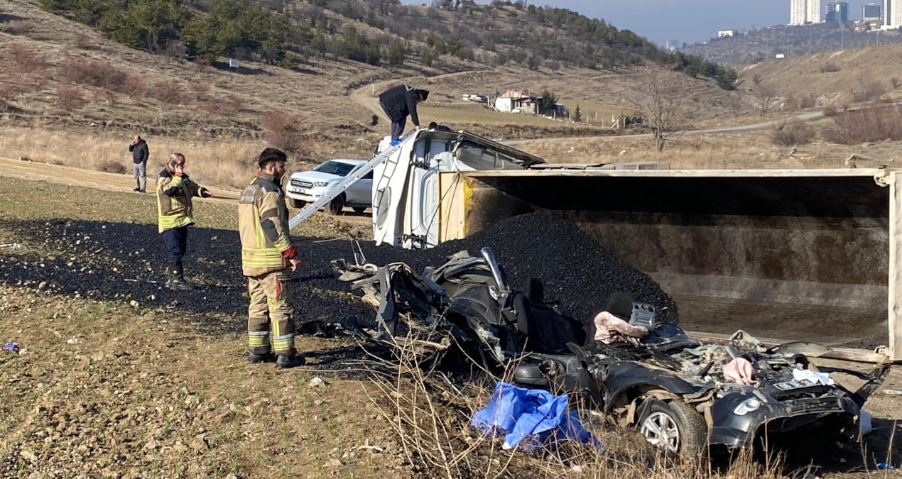 Zift yüklü kamyon kaza yaptı: 3 belediye personeli öldü