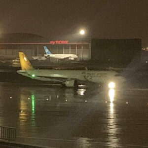 inis yapan ucaklara deprem uyarisi k5MmutdU