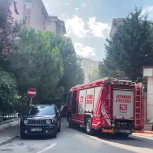 kadikoyde yangin ekipler mudahale ediyor fRjyHk3h