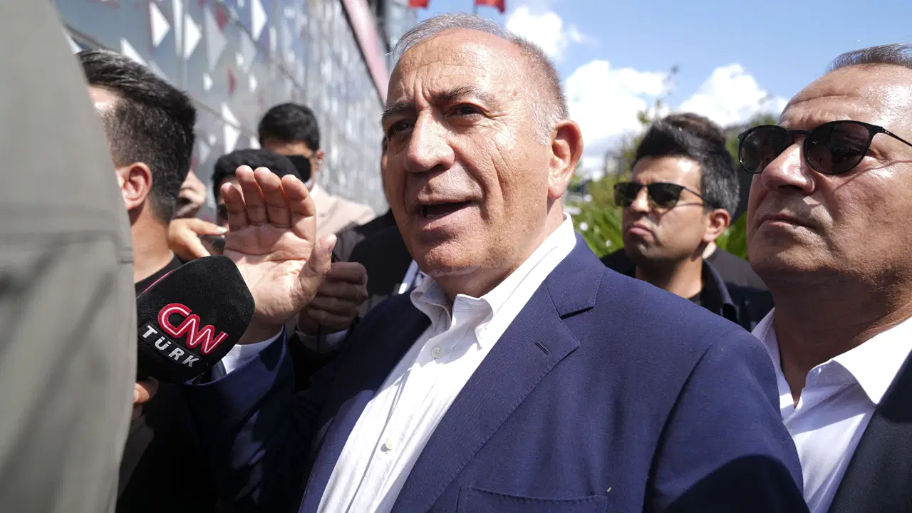 o sozleri gundem olmustu kayyum gursel tekin feto chpye sizdi dedigini reddetmedi sohbet ettigimiz gazeteci arkadaslar oldu ama NCj7ONm3