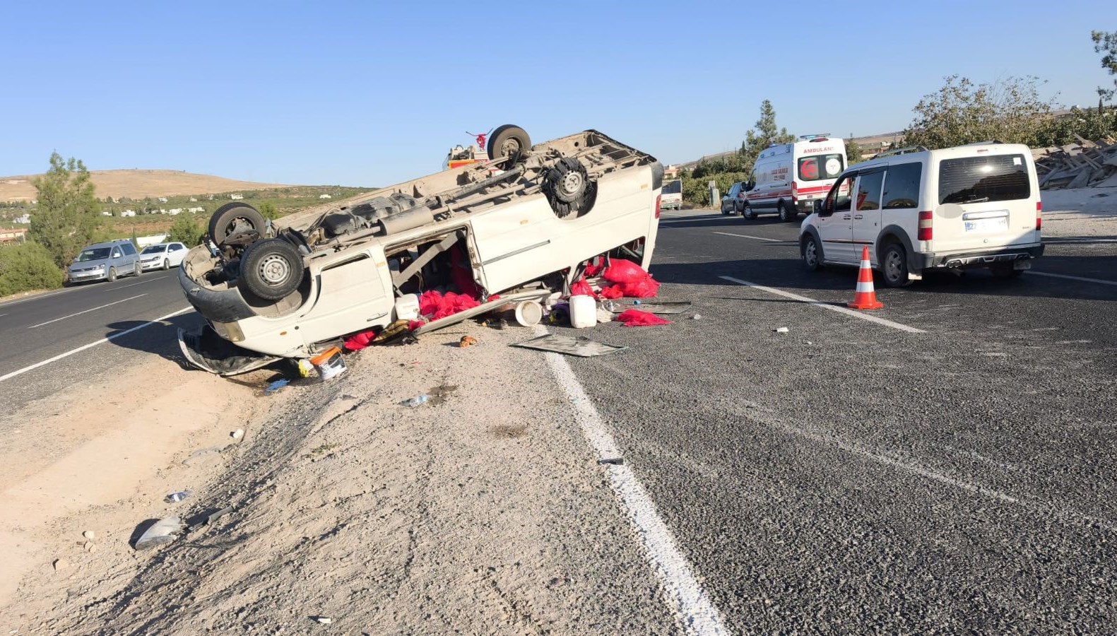 tarim iscilerini tasiyan minibus devrildi 20 yarali vGh5jcnR