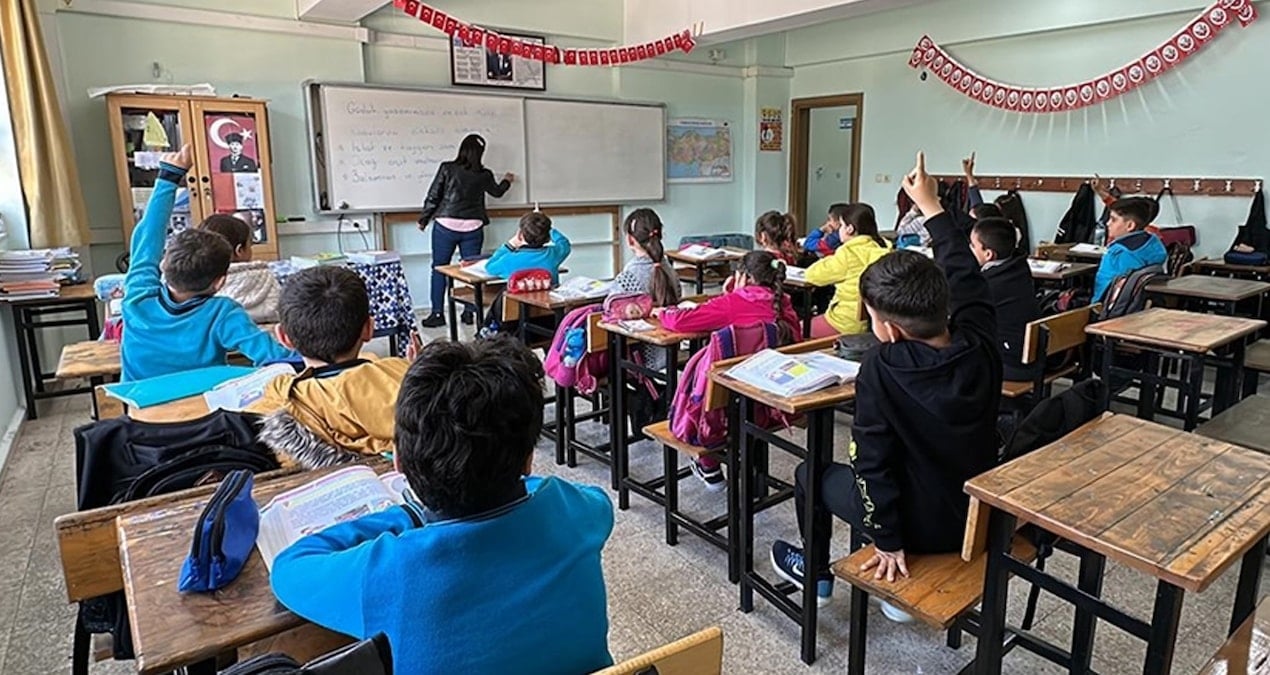 2 formul 5 formul derken zorunlu egitim suresi tartismasi alev alev bakan tekinden dikkat ceken sozler bJpdCMxp