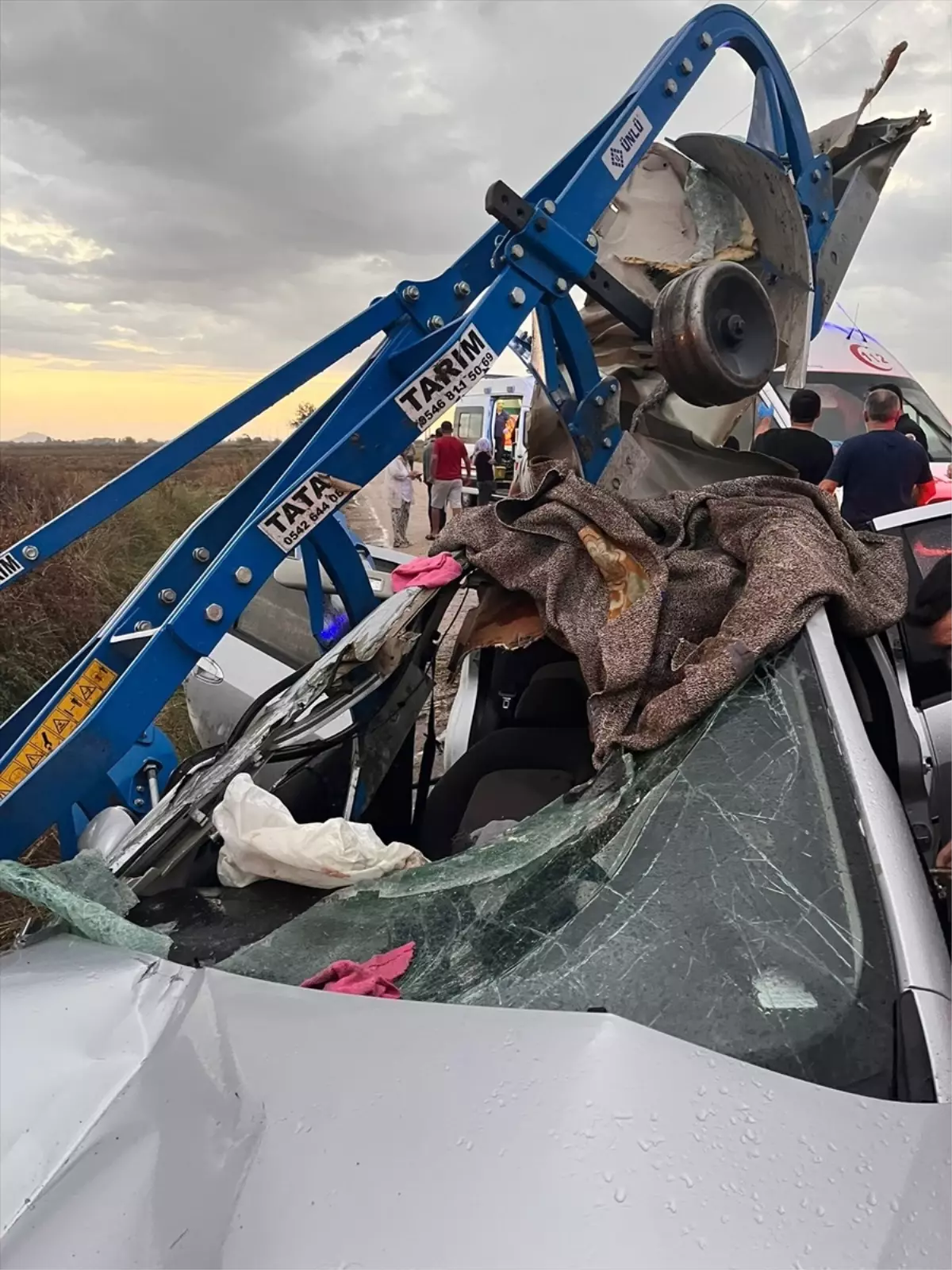 ceyhanda otomobil traktor carpisti jruR83ed