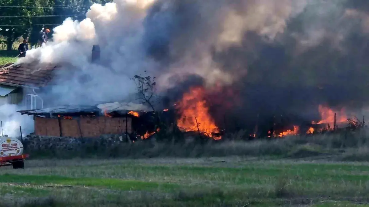 kutahyada ev yangini maddi hasar UBArgRRt.jpg