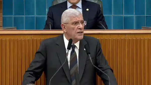 musavat dervisoglu grup toplantisinda konusuyor J5QBv3At.jpg