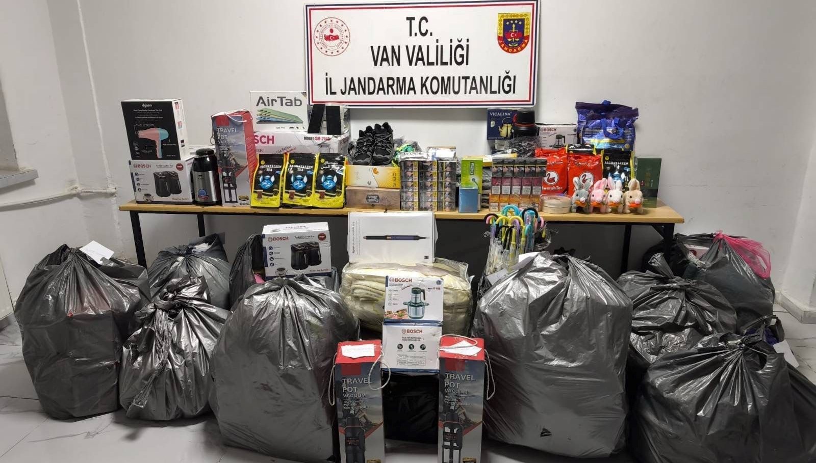 vanda gumruk kacagi malzeme ele gecirildi SKm9CW2Z.jpg