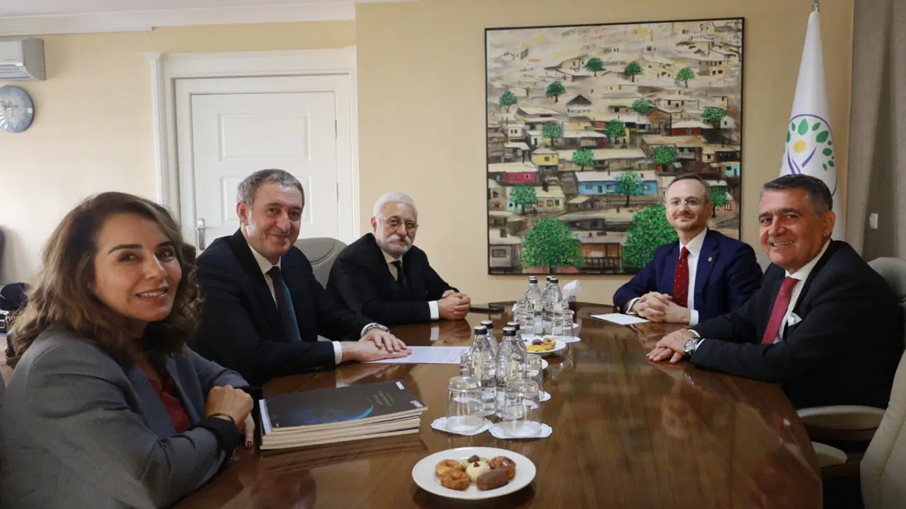 tusiad heyeti dem parti es genel baskani bakirhani ziyaret etti Uaj6agI2.jpg